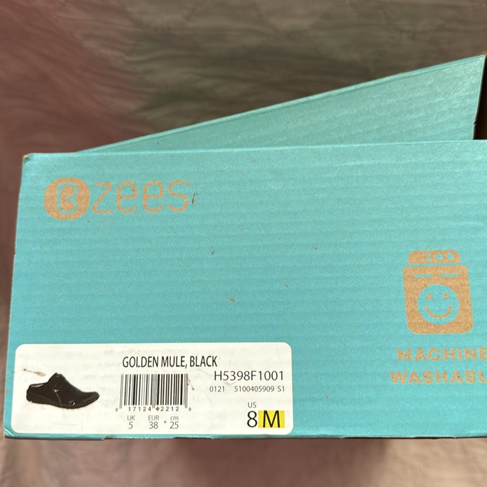 Bzees size 8 black mule